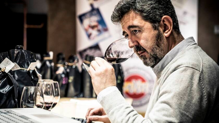 Joaquín Parra, experto en vino y creador de Wine Up, durante un evento de cata